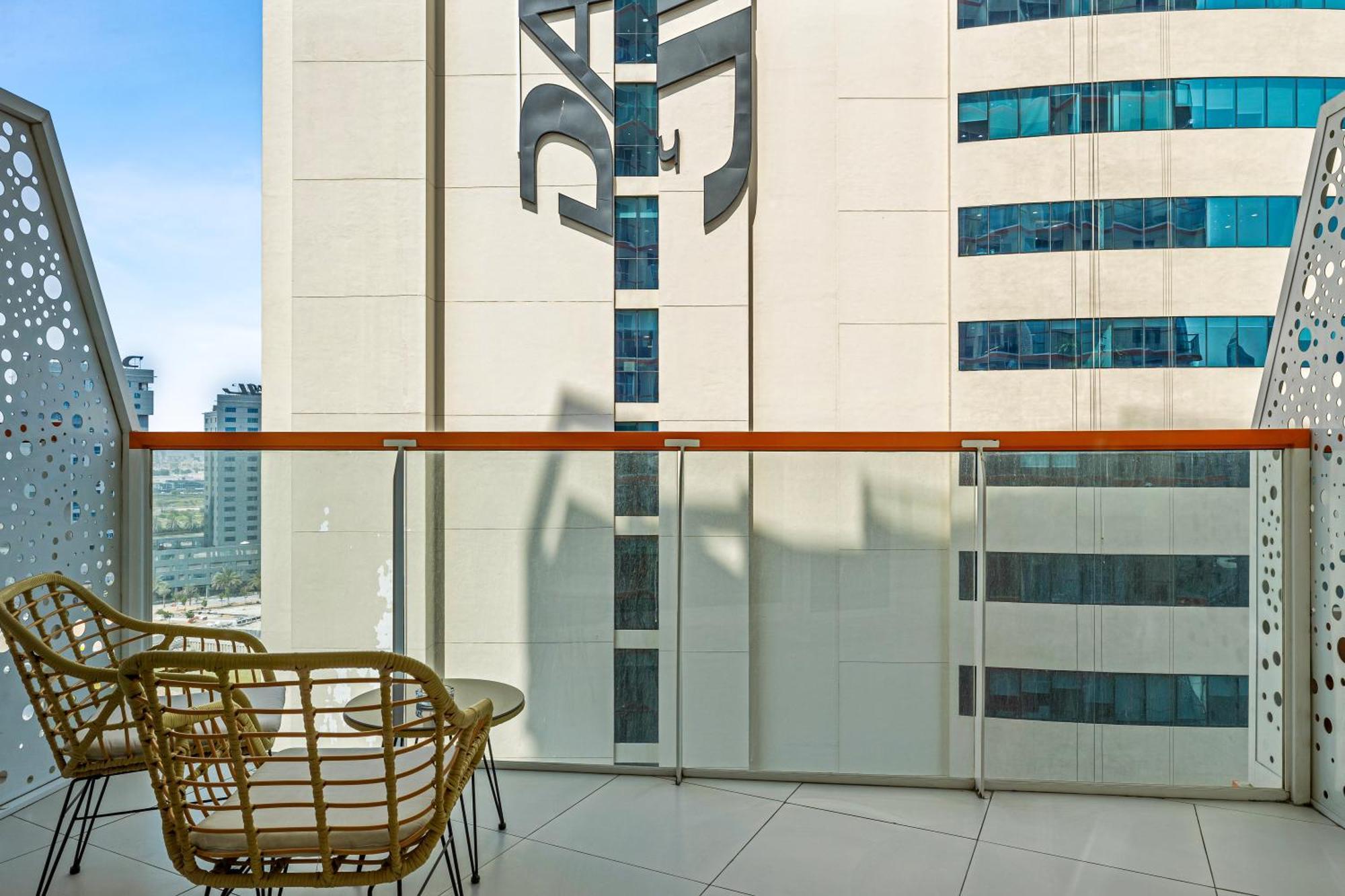 Apartamento Unlock Waters Edge Dubái Exterior foto
